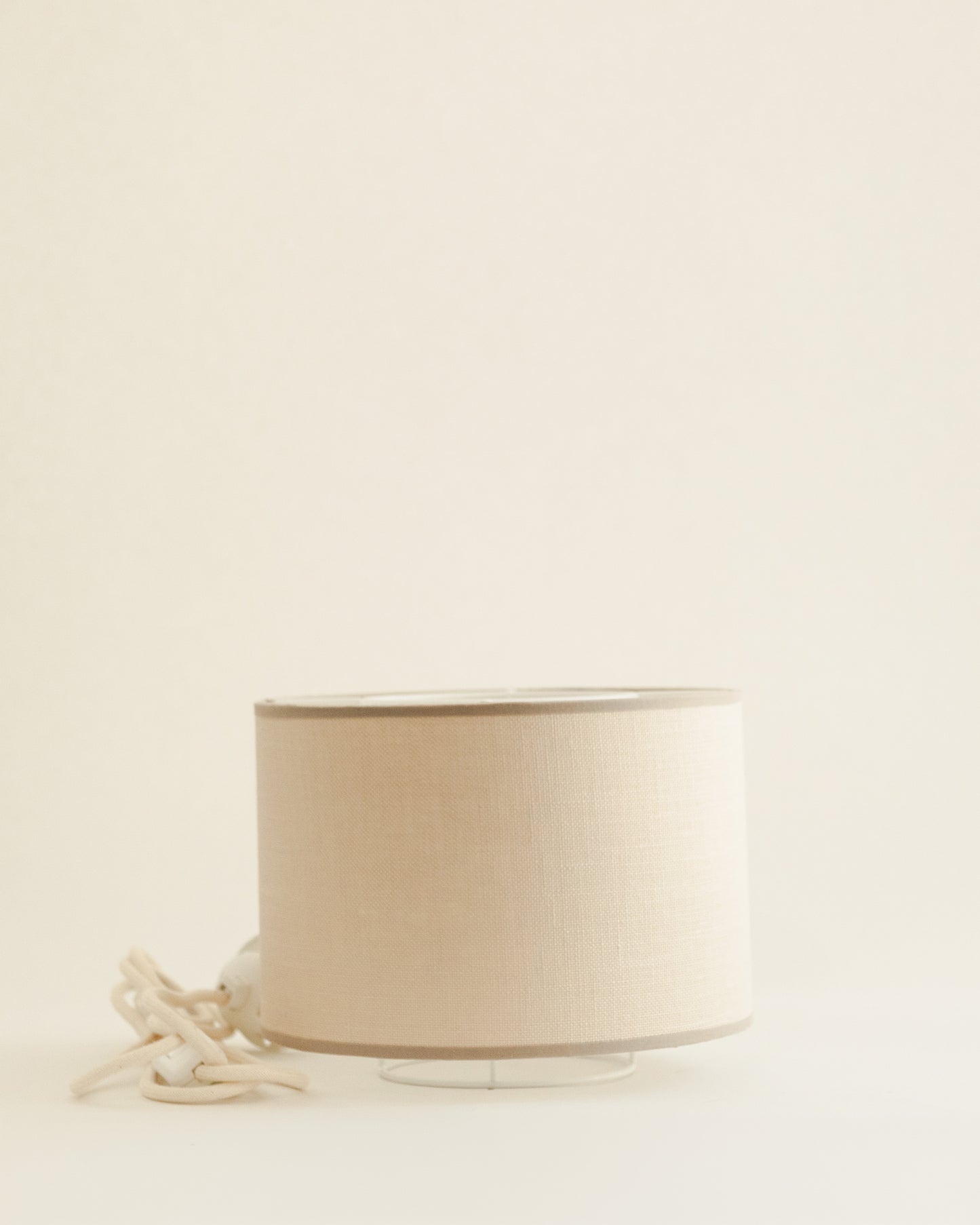 Beige lamp kit